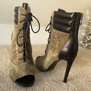 I AM JENNIFER LE Peep Toe Booties